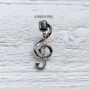 Musical note and microphone pin