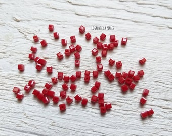 25 CUBIC Beads 2 mm Opaque Red