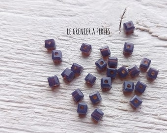 25 Cube Beads 2 mm Opal Purple