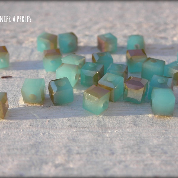 25 Square beads Turquoise Opal AB