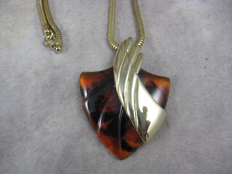 1960s/1970s Root Beer Lucite Pendant Necklace Retro Groovy ...
