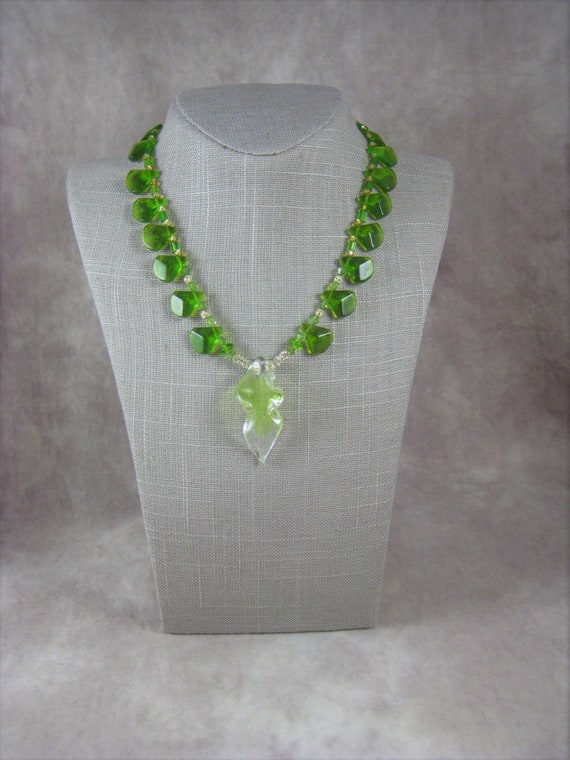 RG - MULTI GREEN CRYSTAL - NECKLACE