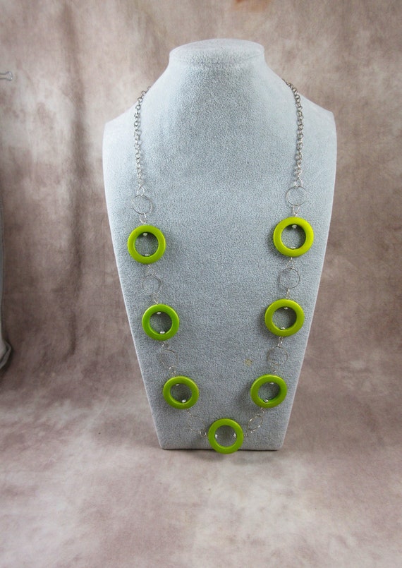 NECKLACE Lime GREEN Circles with Silver Links - Je