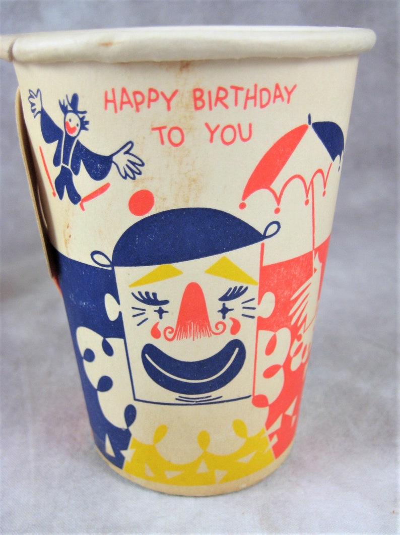 Unused 1960s Dixie Clown Cups Happy Birthday #4008 Party Paper Cups unique designs Big Tent Circus Magicians Trapeze Jugglers Strongman