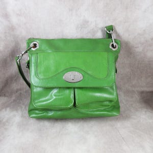 BOLSO DE MANO DE PIEL VERDE MANCELA DE FRANCO SARTÉN CON ASIENTO DE CORREA AJUSTABLE