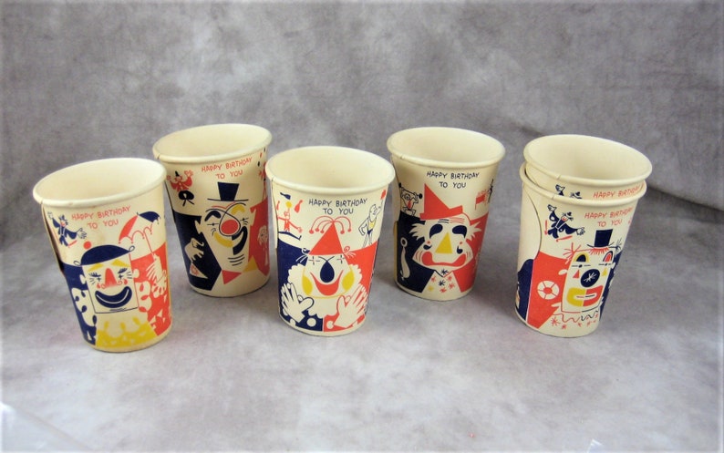 Unused 1960s Dixie Clown Cups Happy Birthday #4008 Party Paper Cups unique designs Big Tent Circus Magicians Trapeze Jugglers Strongman