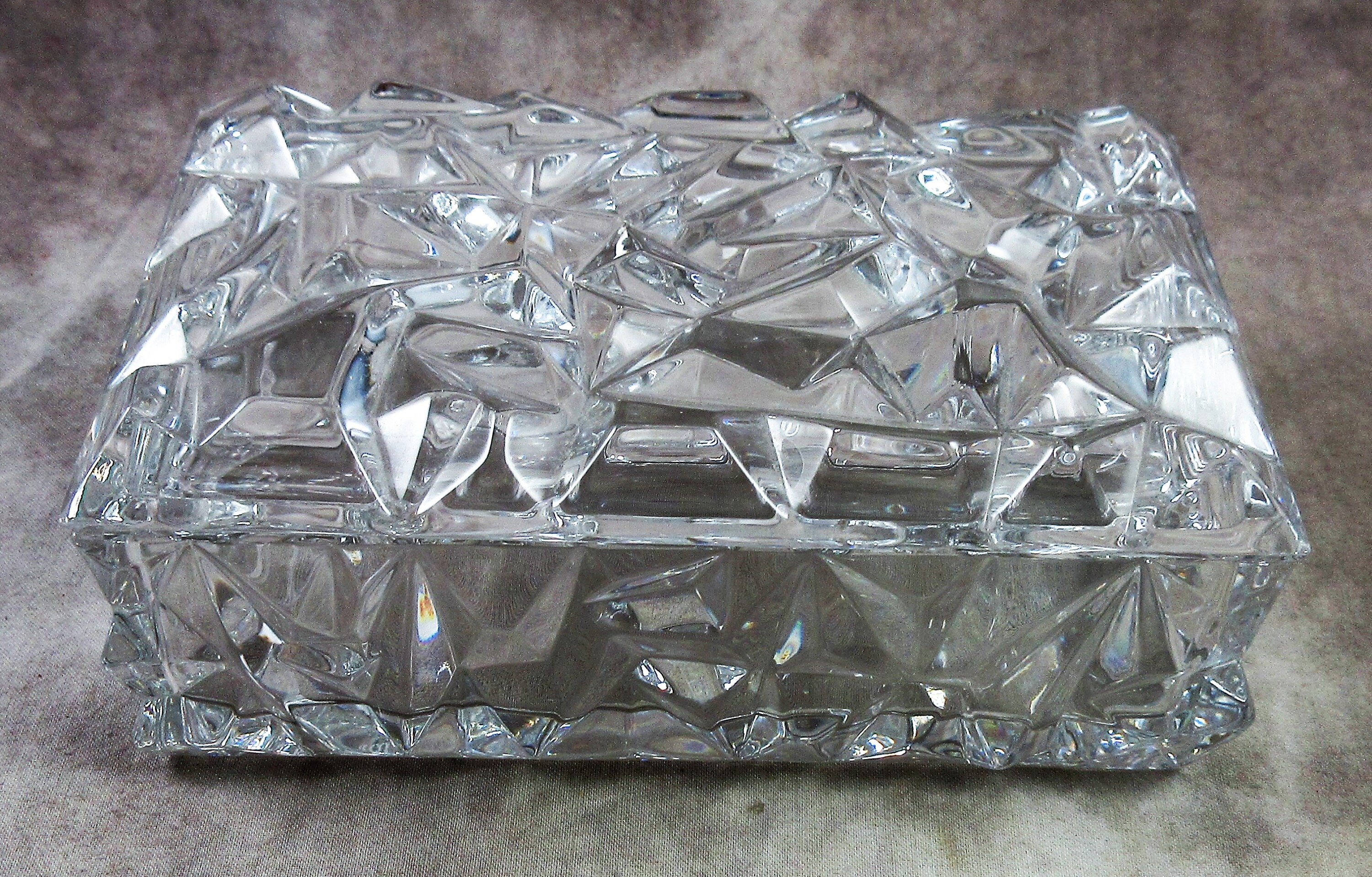 TIFFANY & CO. Rock Cut Pattern Crystal Box for Elegant Dresser TIFFANY & CO. Rock Cut Pattern Crystal Box for Elegant Dresser