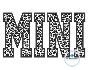 Può includere: Lettere in stampa leopardata bianco e nero che compongono la parola "MINI" con un contorno nero.