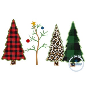 Könnte beinhalten: Vier Weihnachtsbäume, jeder mit einem anderen Muster. Der erste Baum ist rot-schwarz kariert, der zweite ist ein kahler Ast mit einem gelben Stern und einem blauen Ornament, der dritte ist Leopardenmuster und der vierte ist grün-schwarz kariert.