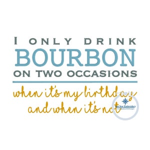 Può includere: Un ricamo blu e grigio con il testo "Bevo bourbon solo in due occasioni: quando è il mio compleanno e quando non lo è."