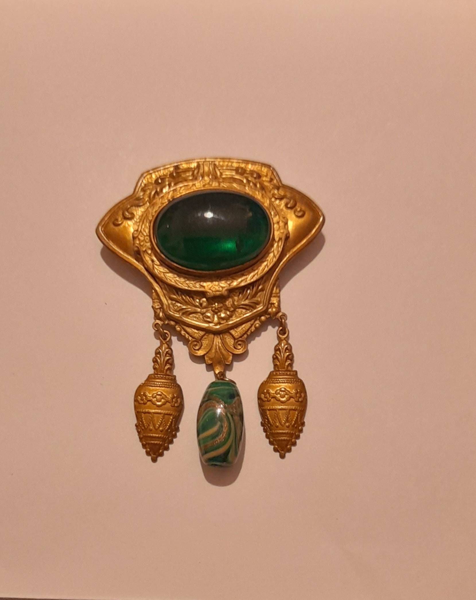Exquisite Vintage 1940s Magnificent Green Peking Glass Oval