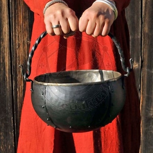 Forged metal cauldron 4L, Oseberg style