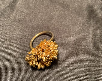 Anillo de oro con perejil de los años 60