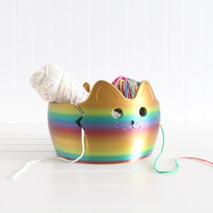 My boyfriend 3D printed me a cat yarn bowl! 🐱 : r/knitting
