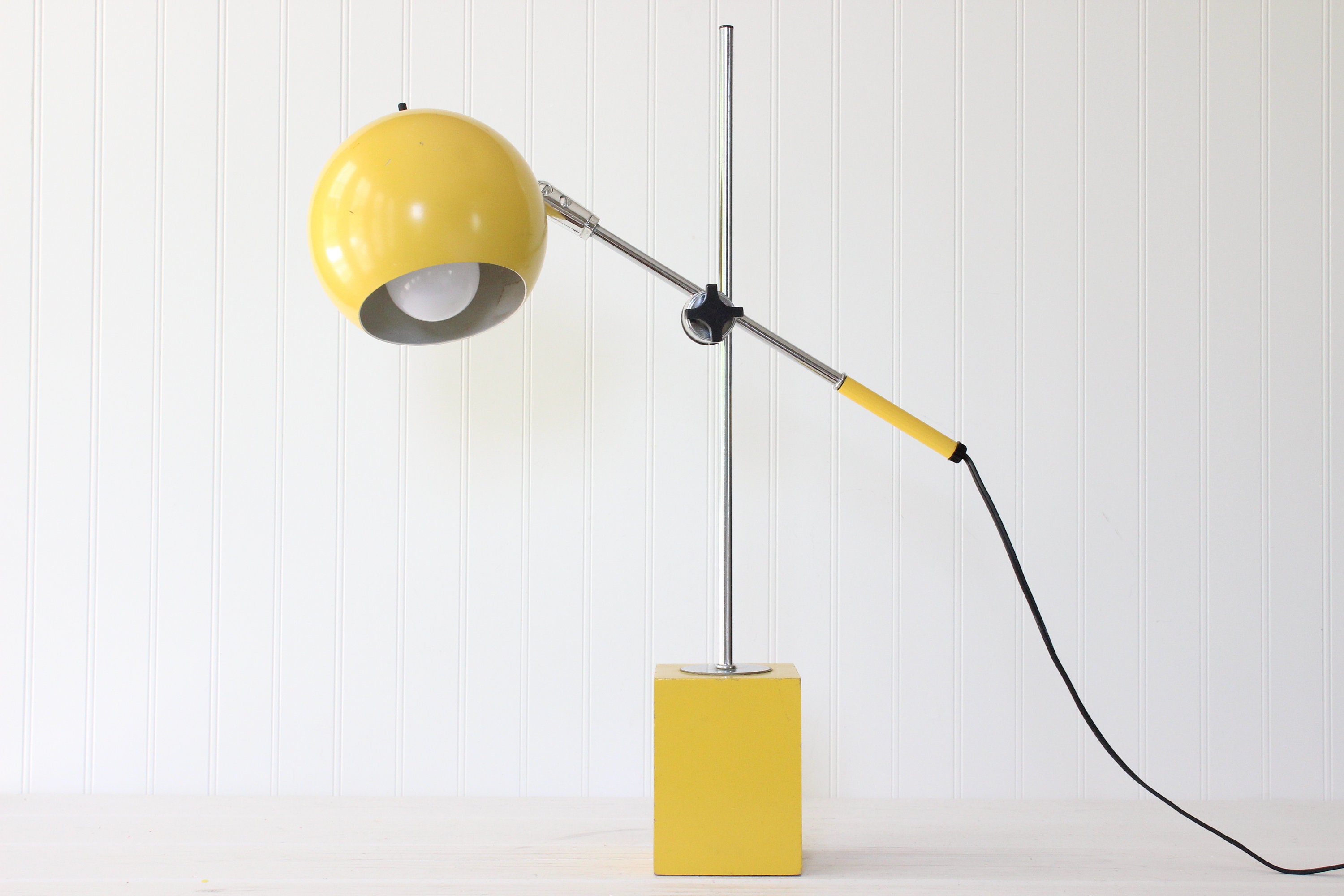 Mid Century Yellow Eyeball Table Lamp Robert Sonnemann Style