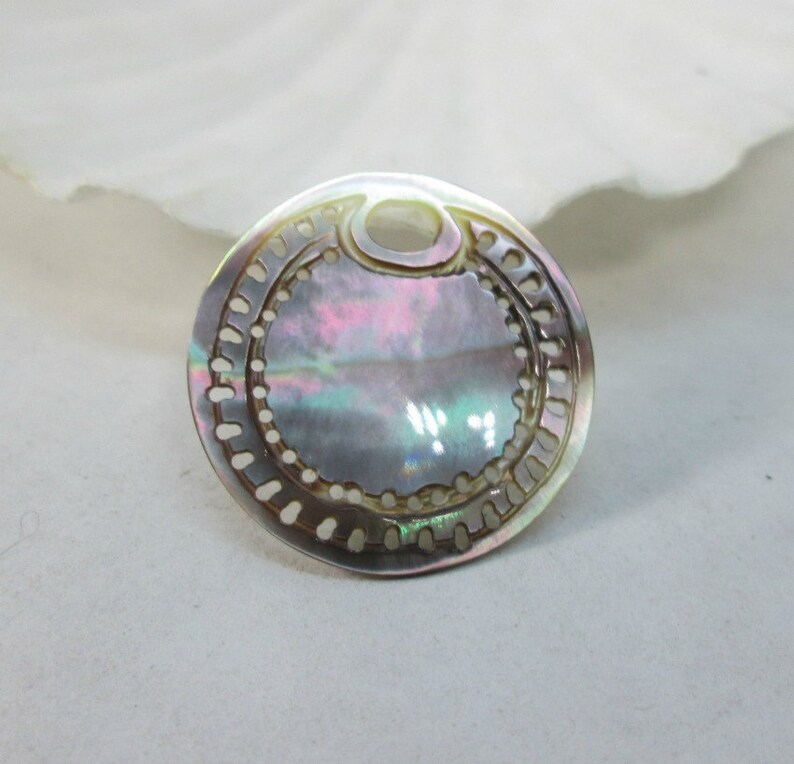 Blacklip Shell Pendant 25mm 1 Mussel Shell Round Carved Pendant