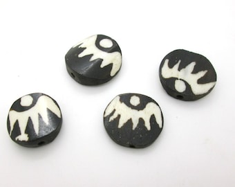 Carved Batik Bone Disc Bead, Tribal Black and White Bead, Kenya Bone Bead, 20x20mm, (4)