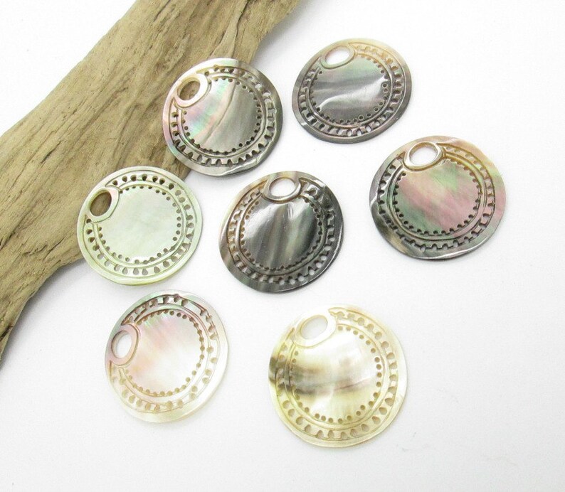 Blacklip Shell Pendant 25mm 1 Mussel Shell Round Carved Pendant