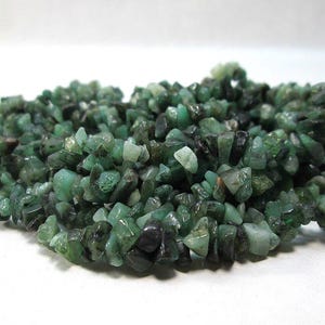Natural Green Emerald Chips,  Emerald Bead, Emerald Chip Bead, Small Emerald Bead, 4 to 6mm (17 inches loose)