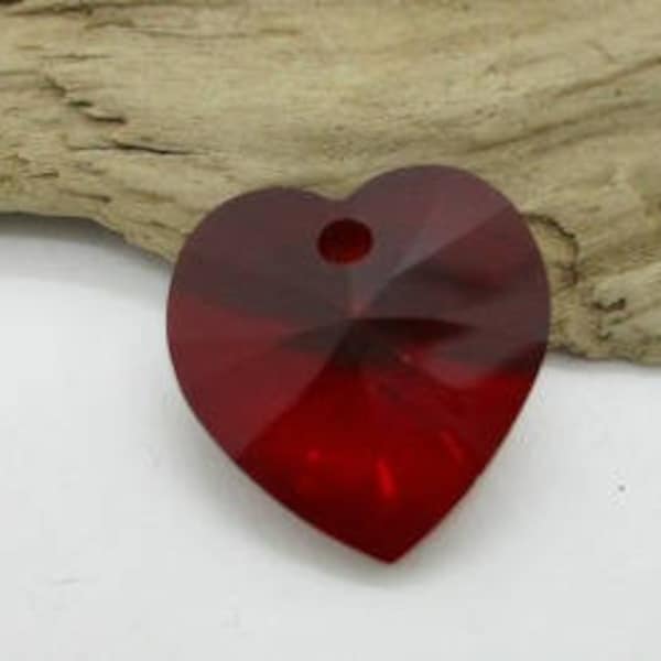 Red heart Pendant, Crystal Heart, Swarovski Element Heart, Red Crystal Pendant, Faceted Crystal Heart, Red Valentine Heart, 18mm (1)