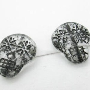 Clear Glass Skull Bead, Halloween Skull Bead, Czech Glass Skull, Sugar Skull Bead, Day of the Dead Skull, Clear Glass Skull 18x10mm (2)