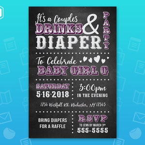 Puede incluir: Invitaci&oacute;n de estilo pizarra en blanco y negro para una fiesta de parejas, bebidas y pa&ntilde;ales para celebrar una ni&ntilde;a. La invitaci&oacute;n incluye la fecha, la hora y el lugar de la fiesta. Tambi&eacute;n incluye una solicitud para traer pa&ntilde;ales para una rifa y un n&uacute;mero de RSVP.