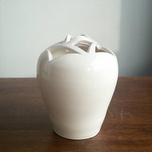 White porcelain bud vase image 2