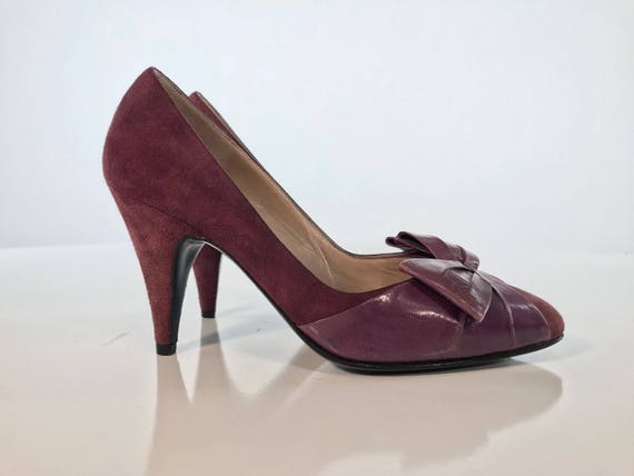 Vintage 80er tut 50er Jahre lila Pumps Bruno Magli Leder & Wildleder Stilettos Schleife Größe 5 lila Amethyst Traube Heels Rockabilly Vintage 80er tut 50er Jahre lila Pumps Bruno Magli Leder & Wildleder Stilettos Schleife Größe 5 lila Amethyst Traube Heels Rockabilly