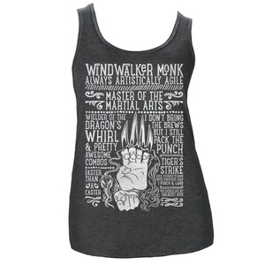 Puede incluir: Una camiseta sin mangas de color gris oscuro con un estampado gráfico blanco que dice "Windwalker Monk Always Artistically Agile Master of the Martial Arts Wielder of the Dragon's Whirl & Pretty Awesome Combos Faster Than Jac Caster Tiger's Strike Gives Strength to Hand With Swiftest Leap 1 Punch & Land You Should See My Greatest Hits".