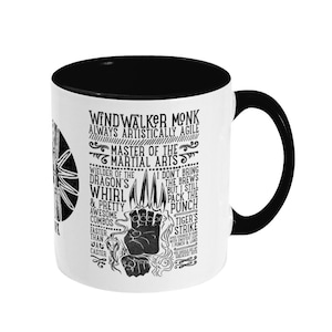 Puede incluir: Taza de café de cerámica blanca con borde y asa negros. La taza presenta un diseño gráfico en blanco y negro con el texto "Windwalker Monk Always Artistically Agile Master of the Martial Arts Wielder of the Dragon's Whirl & Pretty Awesome Combos Faster Than Jac Caster I Don't Bring the Brews But I Still Pack the Punch Tiger's Strike 1 Punch & Land Greatest Hits".