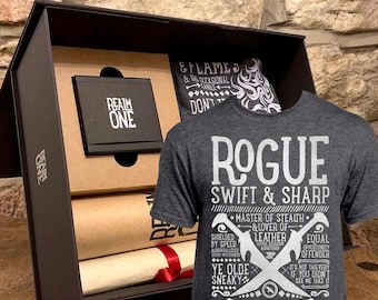 ROGUE Geschenk Set - D&D / Dungeons and Dragons inspiriert - T-shirt, Sticker, Charakterbogen und mehr!