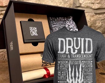 DRUIDE Geschenk Set - D&D / Dungeons and Dragons inspiriert - T-shirt, Sticker, Charakterbogen und mehr!