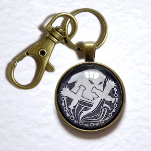 ROGUE Keyring in Luxury Gift Box - D&D / World of Warcraft / Diablo / RPG inspired - Keychain- Gift
