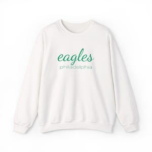 Felpa girocollo con ricamo Eagles, felpa con cappuccio Philadelphia Eagles, felpa trendy Eagles, felpa NFL unica, abbigliamento sportivo di classe