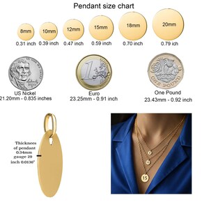 Puede incluir: Una tabla de tallas de colgantes que muestra colgantes dorados de 8 mm a 20 mm, con comparaciones con un n&iacute;quel estadounidense, un euro y una libra esterlina. Incluye un colgante ovalado dorado y un collar en capas.