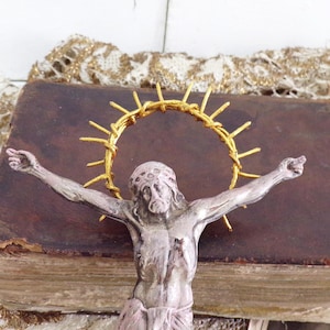 35 mm - Estátua de crucifixo ajustável em tom dourado com coroa de espinhos de Jesus Cristo