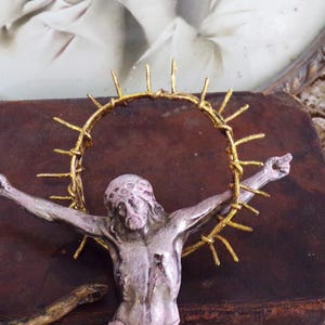 4,5 cm-Jesus Cristo ajustável Coroa de espinhos estátua em tom dourado crucifixo Cruz decoração