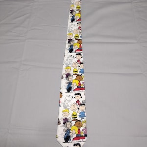 Peanuts tie