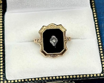 Vintage Black Onyx Ring - 10 Karat Yellow Gold
