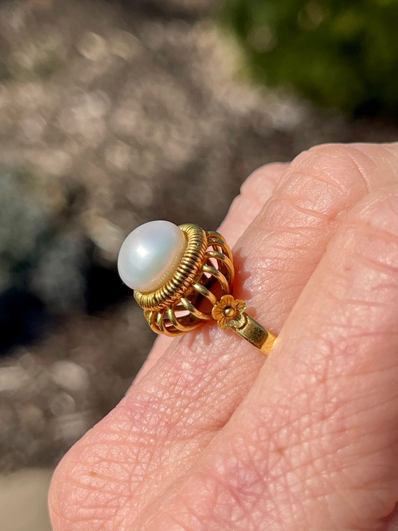 Antique Pearl Ring 14 Karat Yellow Gold Natural White Button