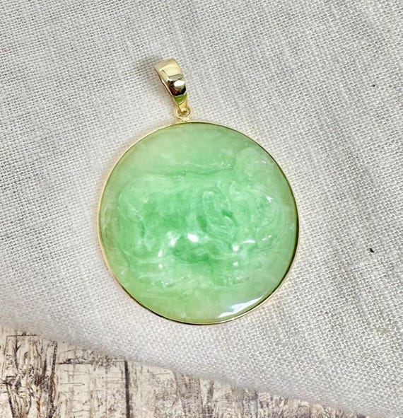 Estate Jade Pendant Carved Elephant in Jade 14 Karat Yellow