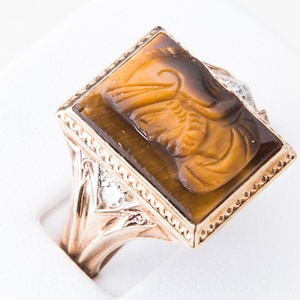 Vintage Tiger Eye Centurion Ring - 10k Yellow Gold Tiger&#39;s Eye Mid Century 1950s - Roman Warrior Soldier Fine Brown Carved