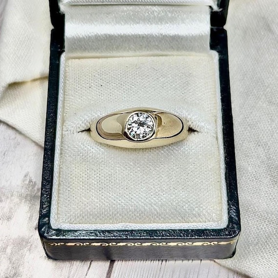 Vintage Diamond Ring - 14 Karat Yellow Gold