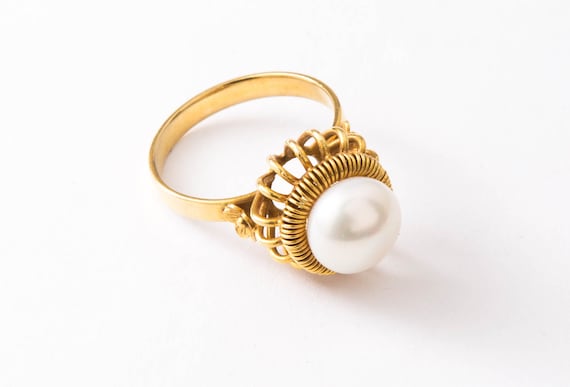 Button pearl deals ring