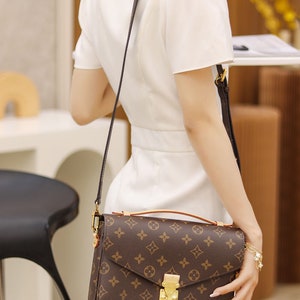 Louis Vuitton petit sac plat