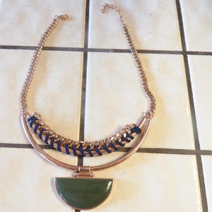 Art Deco Gold Metal Necklace: Green Resin Pendant, 16&quot; Chain