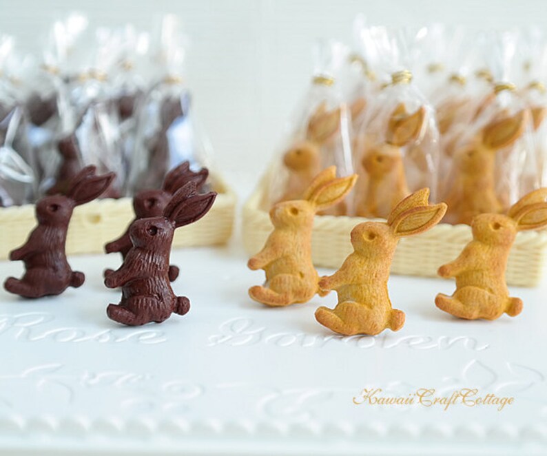 6 Lapins Miniatures En Biscuit Porcelaine – Fèves Vintage Allemandes – Multicolores – Occasion