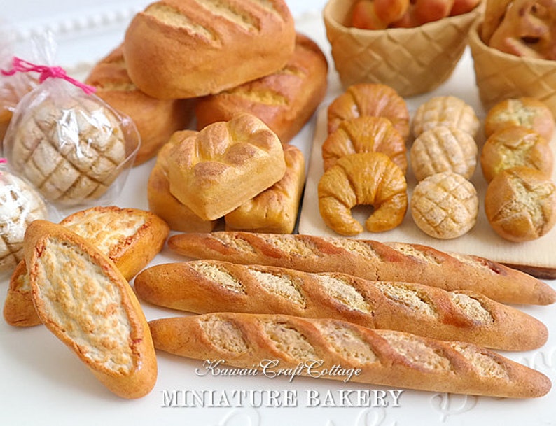 1:6 Miniature Food Bakery Bread Loaf Baquette Croissant Melonpan Dollhouse Miniature Bakery Wooden Board bjd Dolls Fake Food 1/6 scale food 