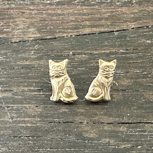 14k Yellow Gold Cat Stud Earrings
