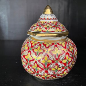Pretty Golden porcelain trinket box with lid